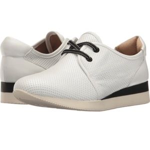 Naturalized Jaque Sneakers